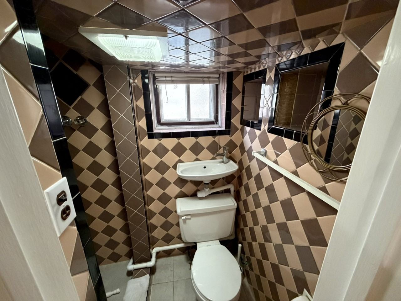1074 Briar Hill Avenue #Bsmt - Photo 7 of 11