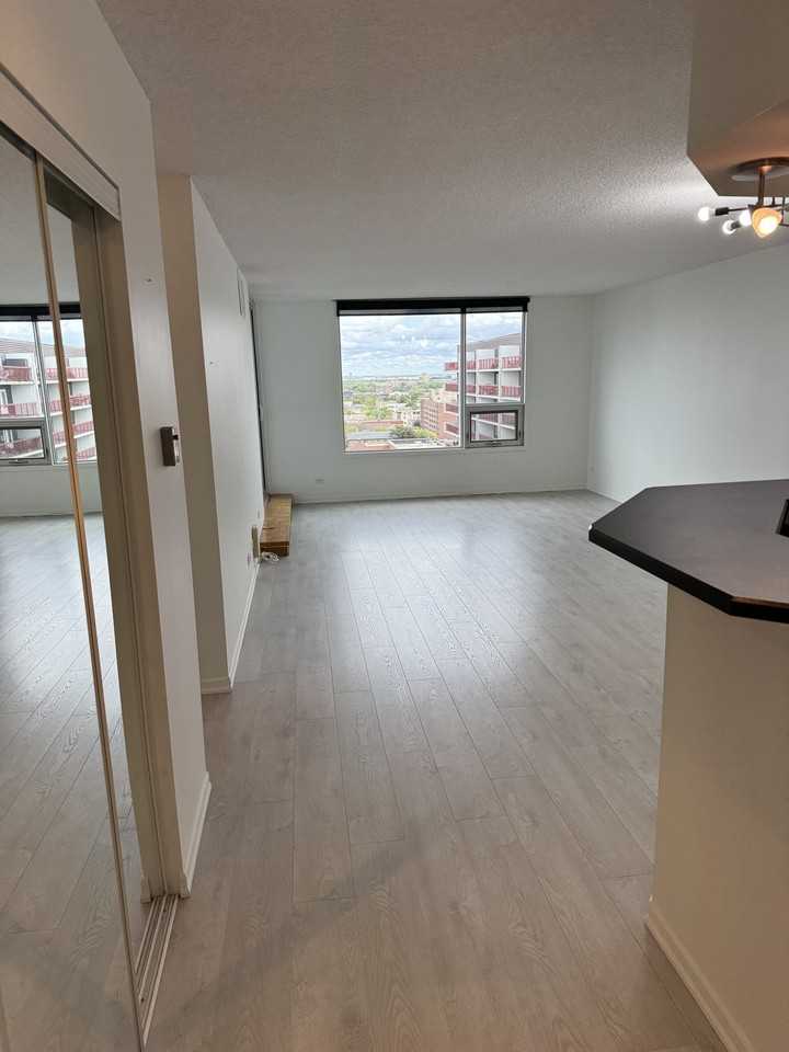 55 Nassau St N - Photo 2 of 13