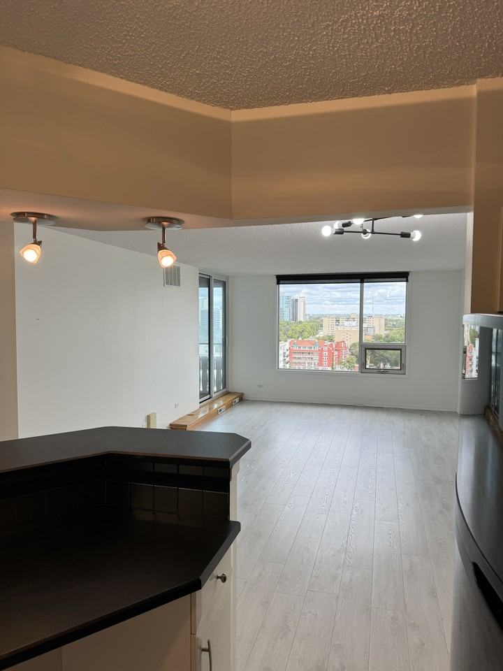 55 Nassau St N - Photo 3 of 13