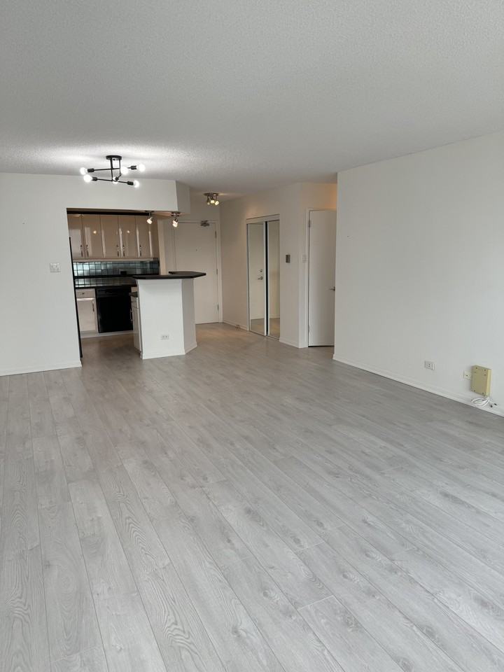 55 Nassau St N - Photo 5 of 13