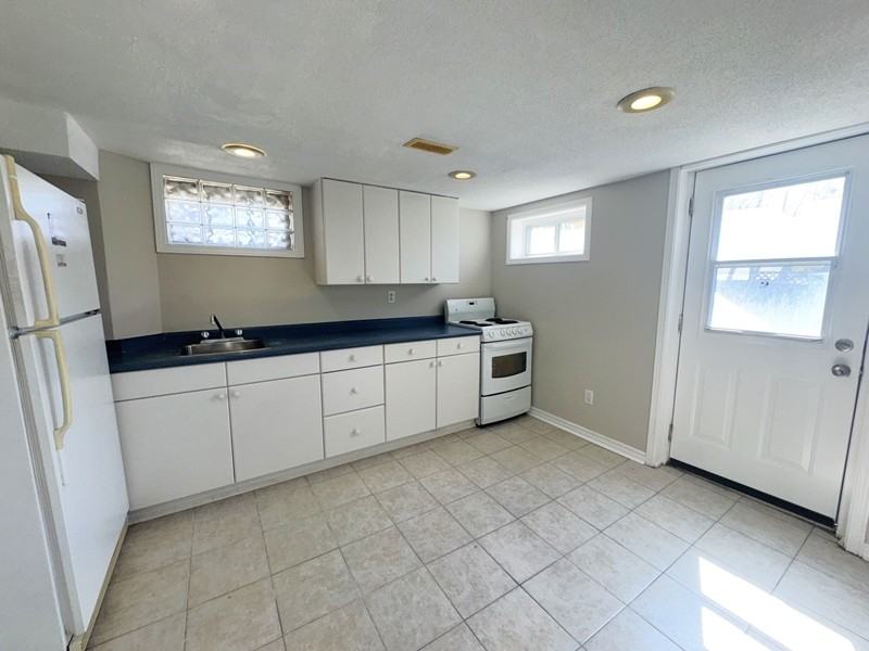 79 Grove St E - Photo 2 of 15