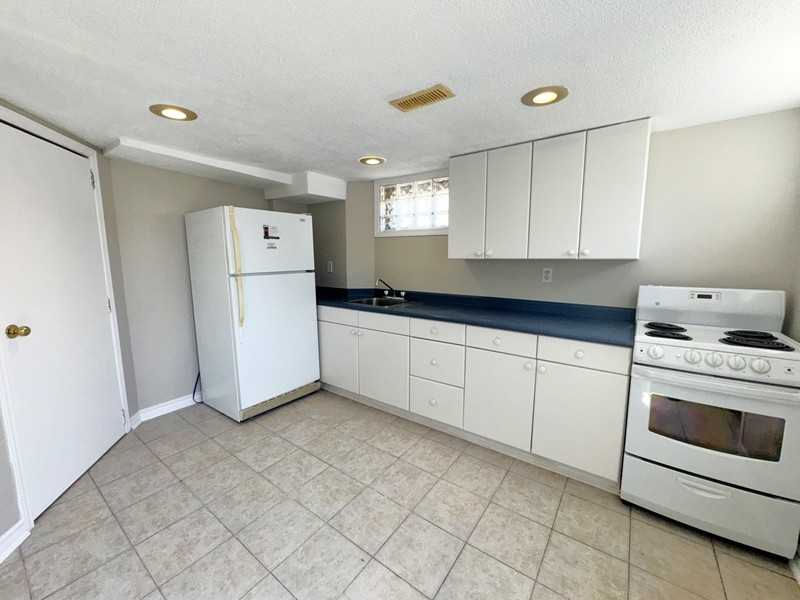 79 Grove St E - Photo 3 of 15