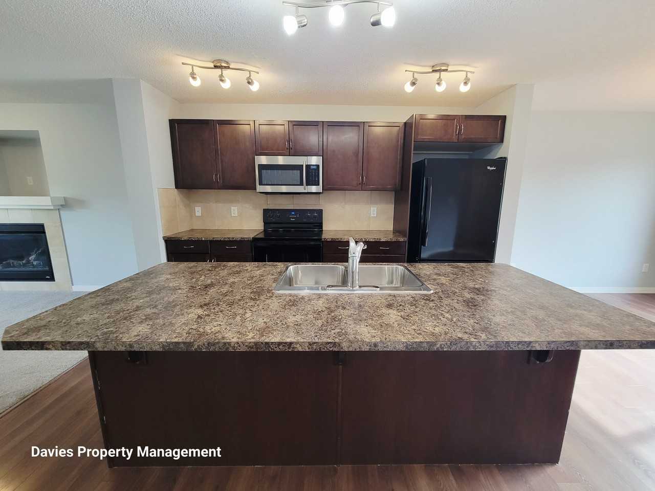 1044 177 St Sw - Photo 4 of 16