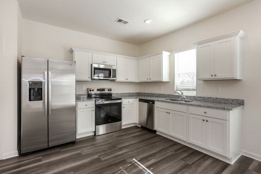 7624 Saffron Ave - Photo 7 of 17