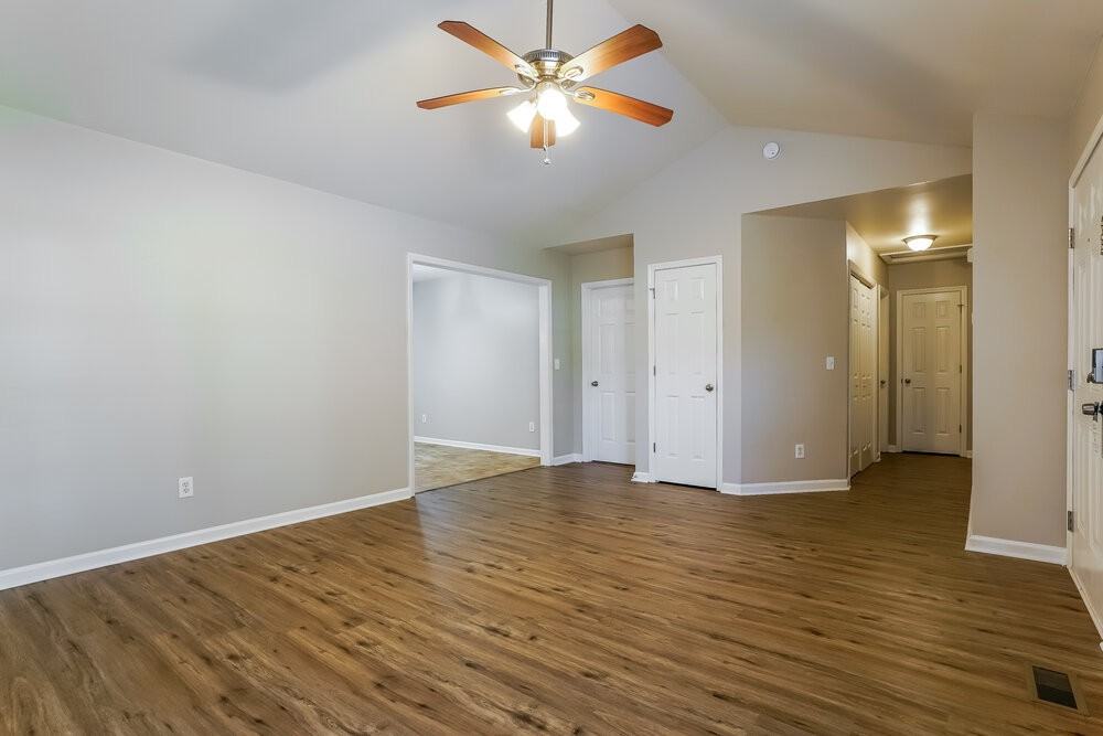 305 Wood Green Dr - Photo 4 of 16
