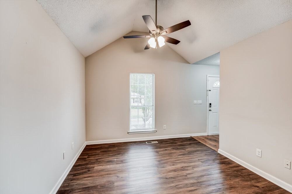 114 Laird Ave - Photo 4 of 16