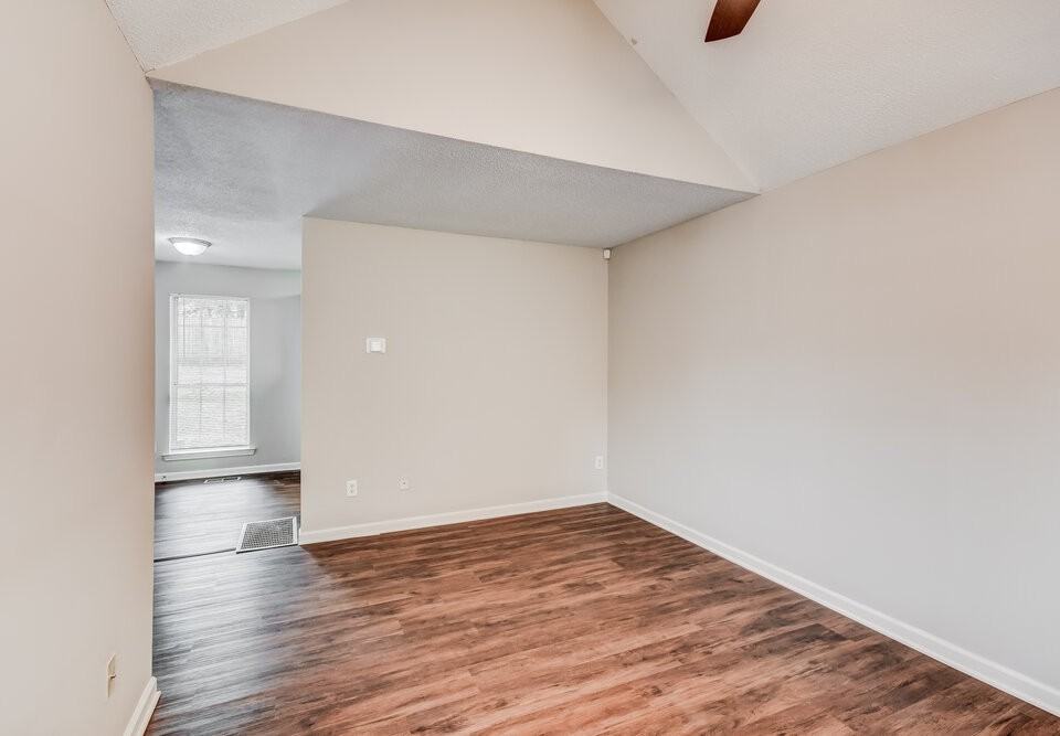 114 Laird Ave - Photo 5 of 16