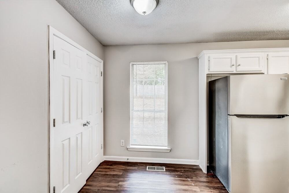 114 Laird Ave - Photo 6 of 16