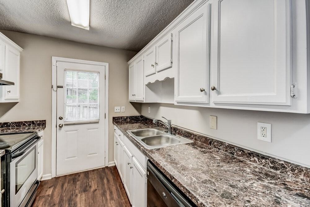 114 Laird Ave - Photo 7 of 16