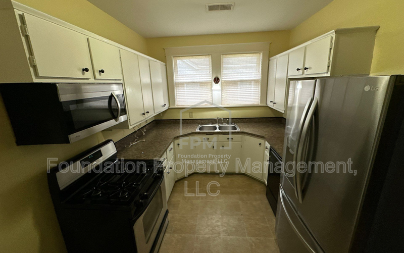 954 Sheridan St - Photo 3 of 16