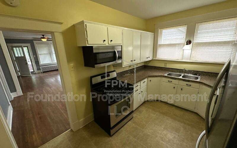 954 Sheridan St - Photo 4 of 16