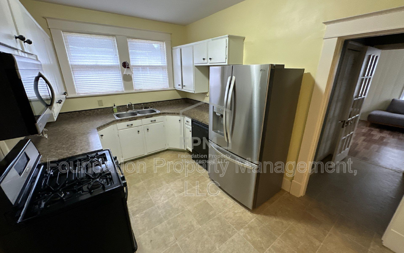 954 Sheridan St - Photo 5 of 16