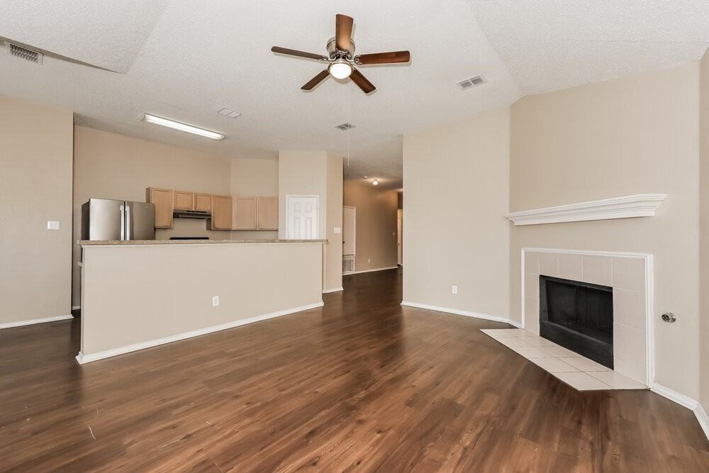 2021 Wildwood Dr - Photo 4 of 16