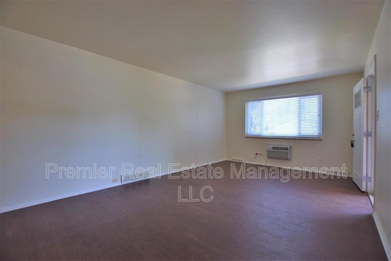 1885 S Clermont St - Photo 5 of 33