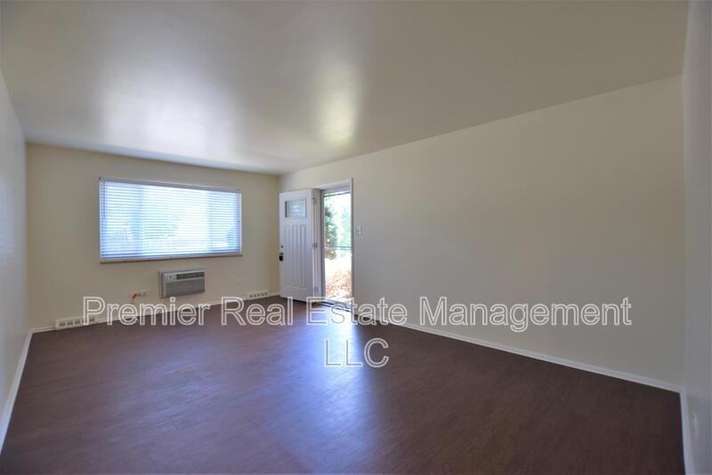 1885 S Clermont St - Photo 6 of 33