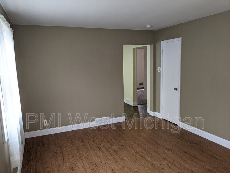2102 36th St Sw - Photo 3 of 21
