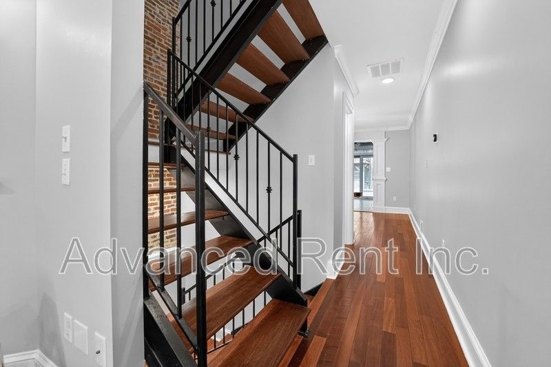 528 S Curley St - Photo 6 of 30