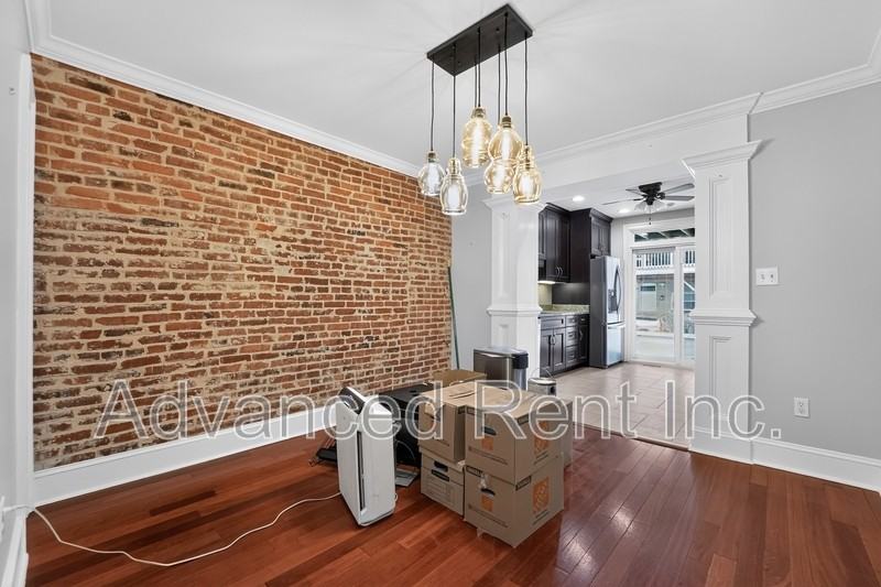 528 S Curley St - Photo 7 of 30