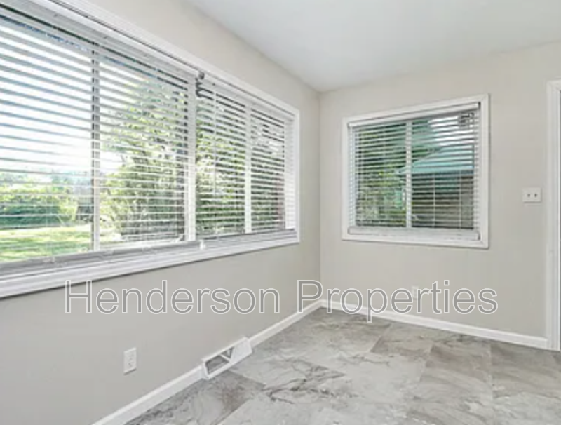 2244 English Dr - Photo 5 of 17