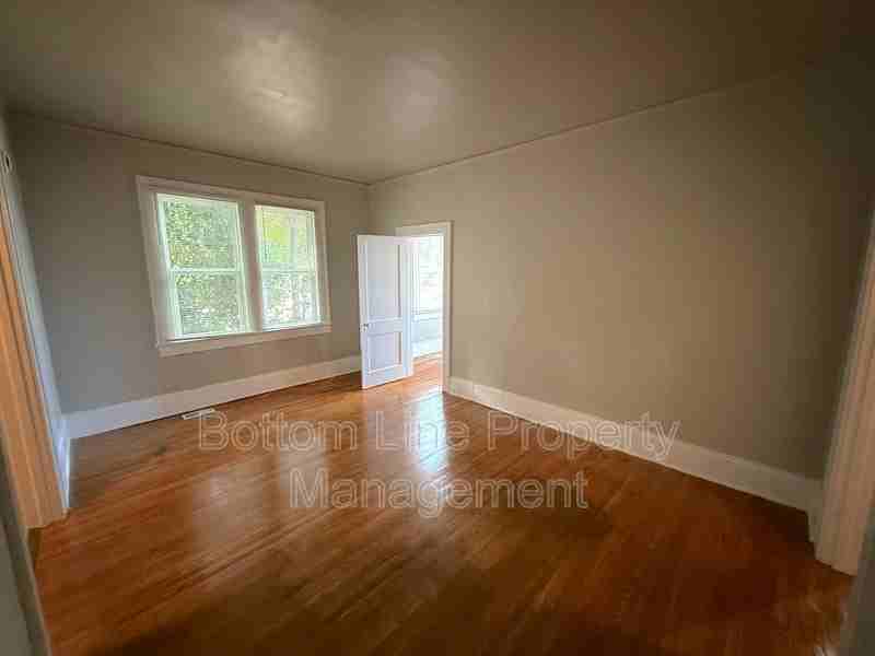 2108 E 7th St #3 - Photo 4 of 9