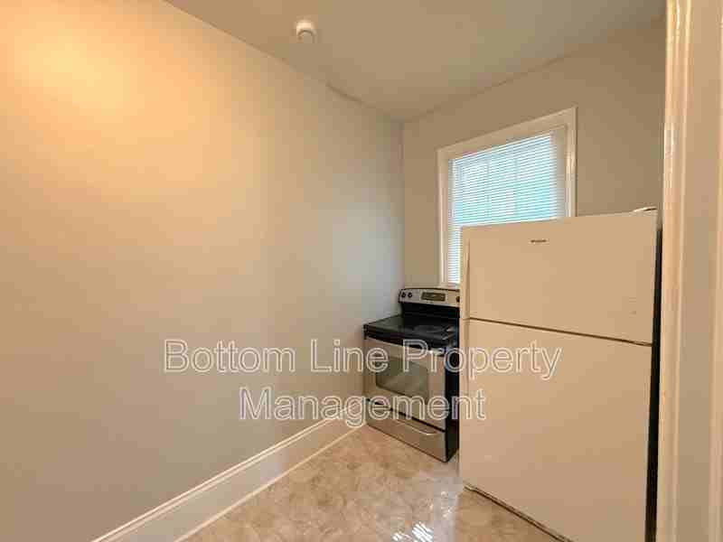 2108 E 7th St #3 - Photo 5 of 9