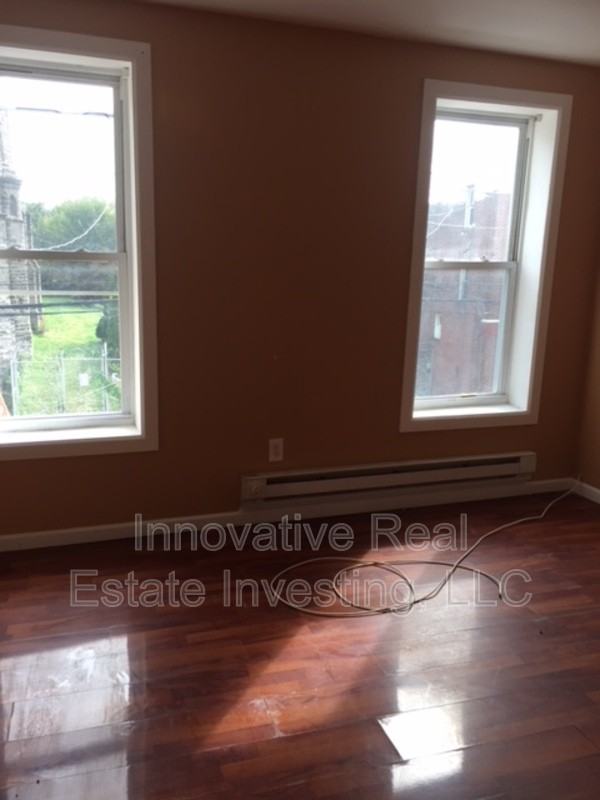 530 N 53rd St - Photo 4 of 7