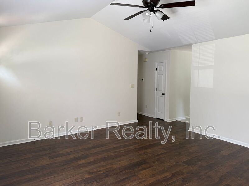 704 Southampton Dr - Photo 3 of 17