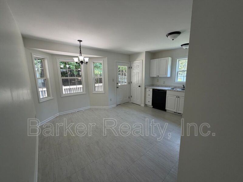 704 Southampton Dr - Photo 4 of 17