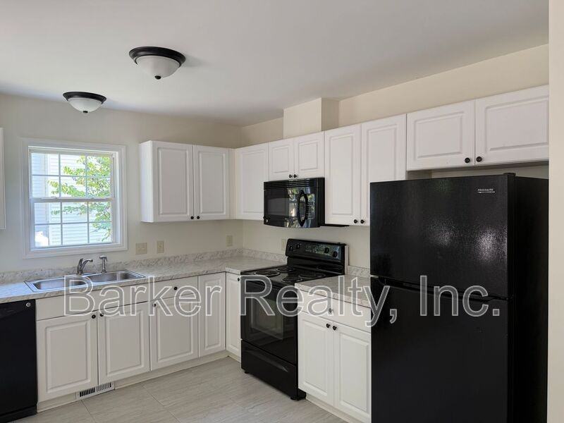 704 Southampton Dr - Photo 5 of 17