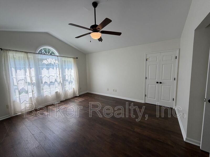 704 Southampton Dr - Photo 6 of 17