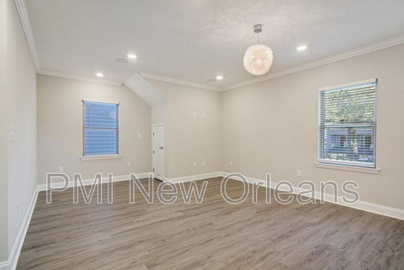 2232 Bienville St - Photo 3 of 15