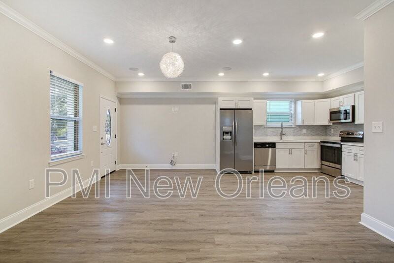 2232 Bienville St - Photo 4 of 15