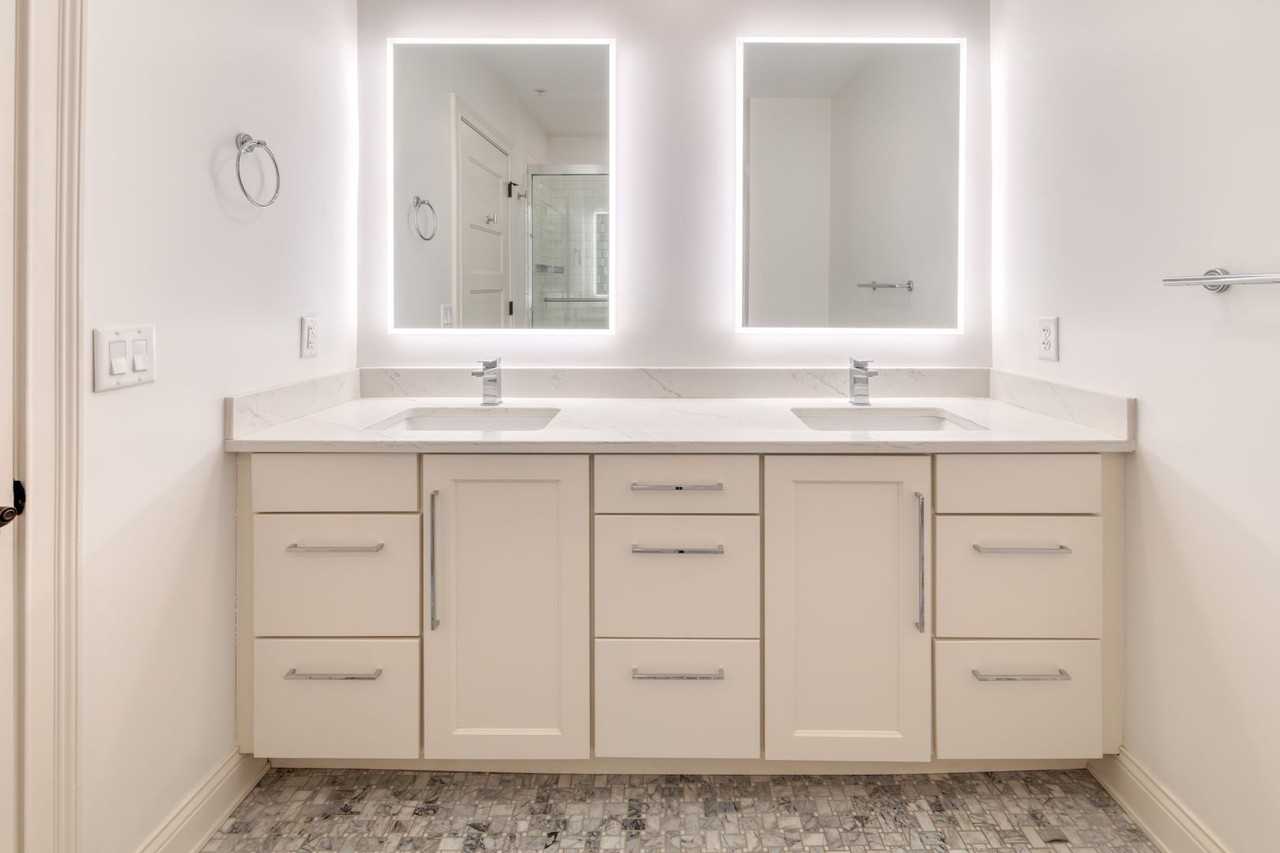 936 N High St - Photo 3 of 50