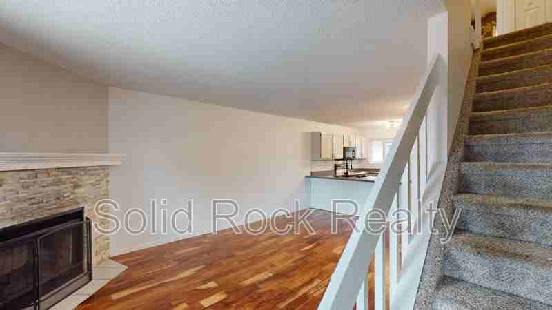 1297 Vondelpark Dr - Photo 2 of 16