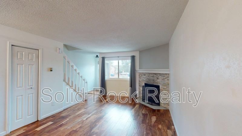 1297 Vondelpark Dr - Photo 3 of 16