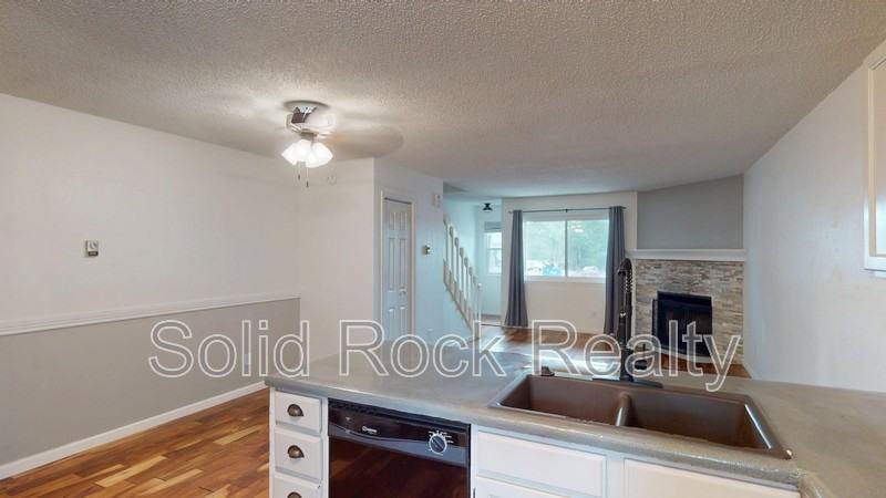 1297 Vondelpark Dr - Photo 5 of 16