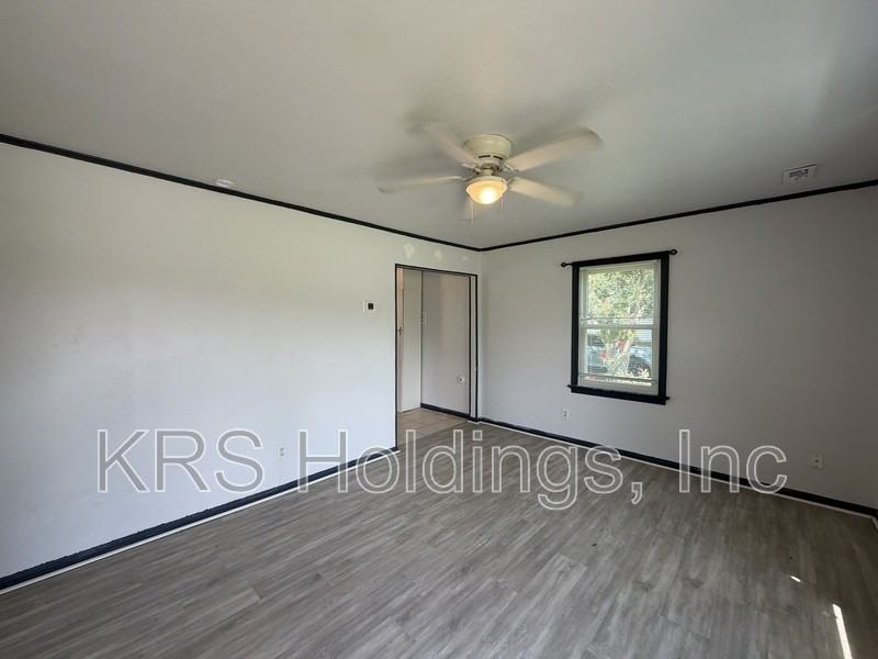 408 Stockton Rd - Photo 2 of 9