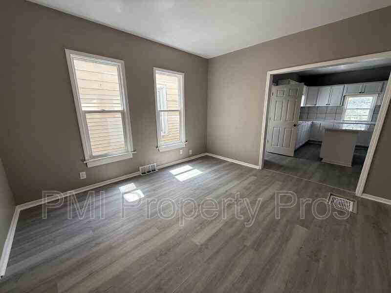 1943 N 38th St - Photo 6 of 23