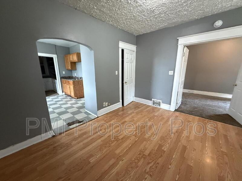 1415 N 37th St - Photo 2 of 23