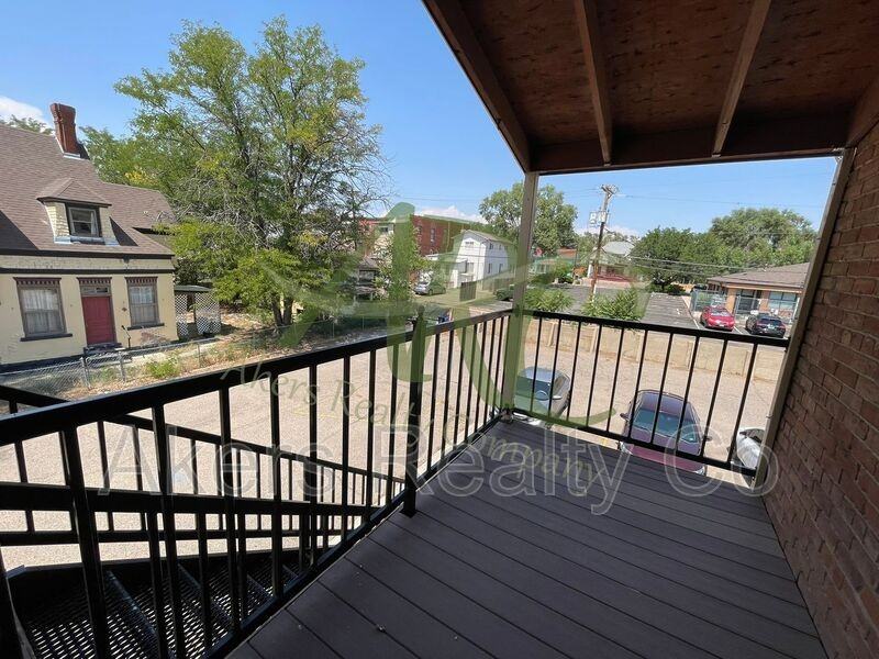 411 W 11th St #B - Photo 4 of 14