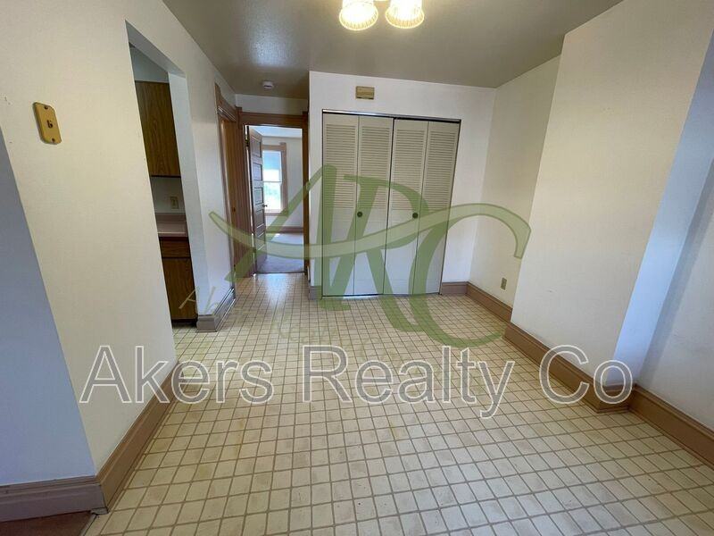 411 W 11th St #B - Photo 5 of 14