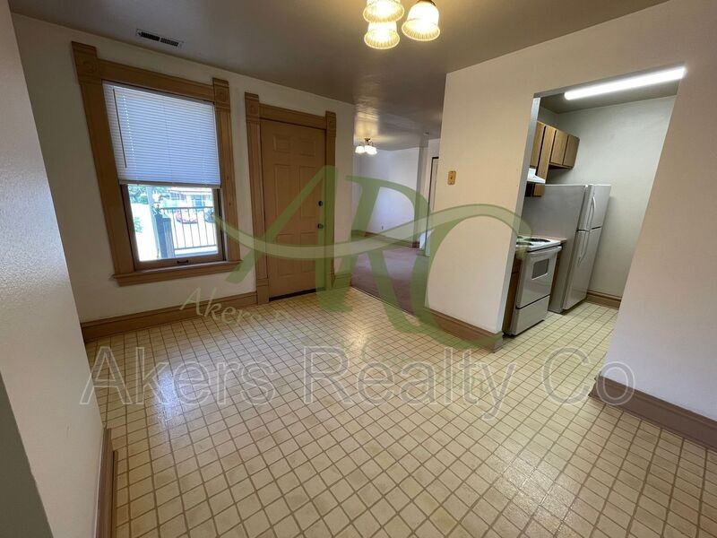 411 W 11th St #B - Photo 6 of 14