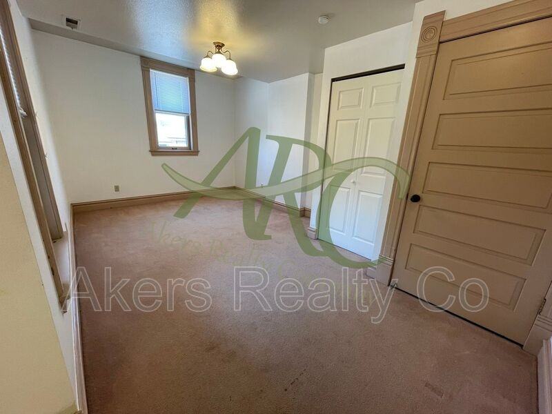 411 W 11th St #B - Photo 7 of 14