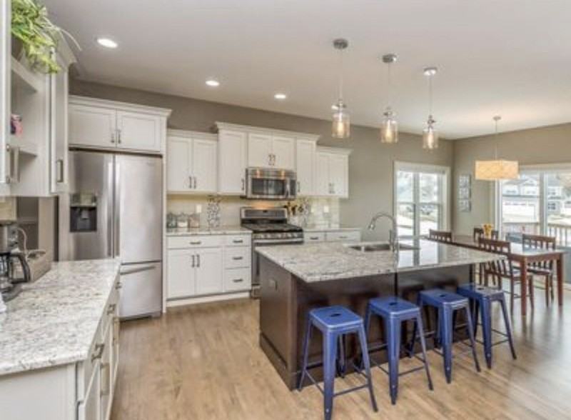 1348 Rolling Glen Dr - Photo 4 of 22