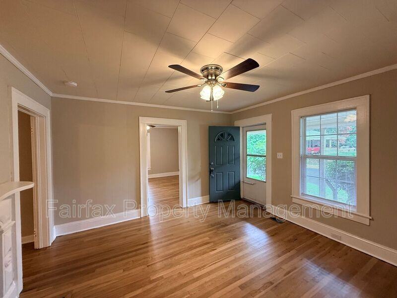 912 Massey Ave - Photo 5 of 21