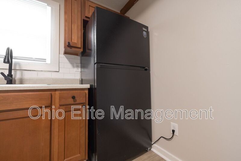 3090 Grasmere Ave - Photo 4 of 17