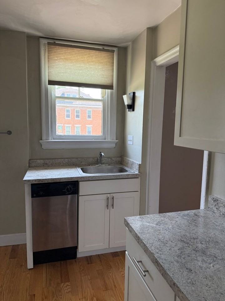 Madison Court - Photo 4 of 8