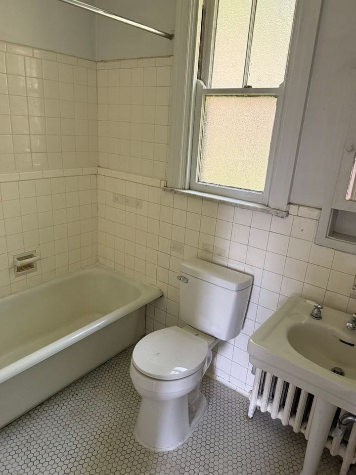 Madison Court - Photo 5 of 8
