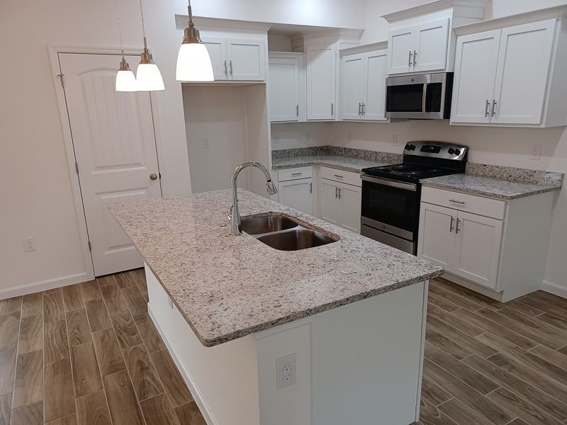 302 S 2nd St - Photo 6 of 16