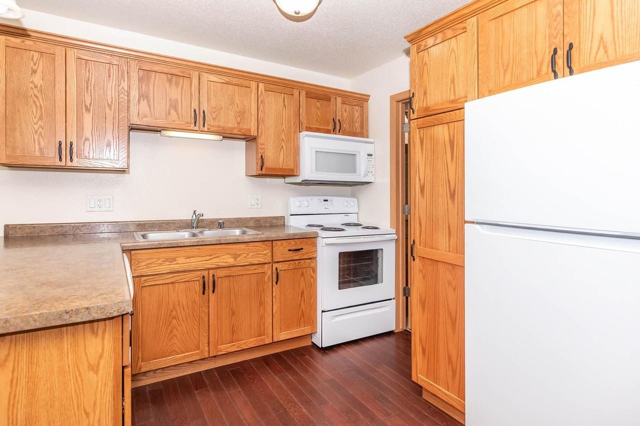 Cozy 1 Bedroom Available Now! - Photo 2 of 34